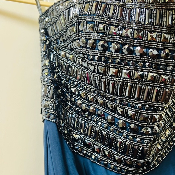 Sherri Hill Elegant Navy beaded Gown size 00 - Picture 4 of 12